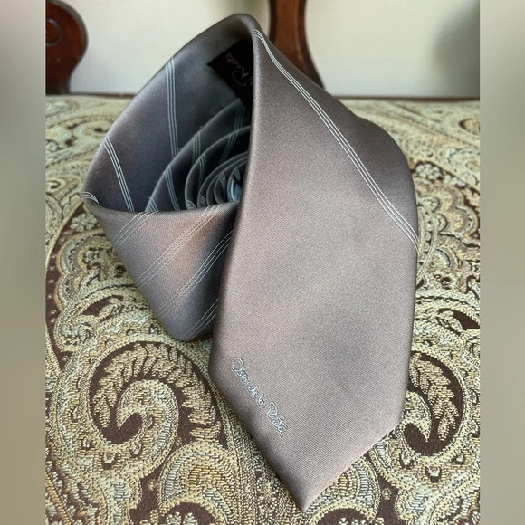 OSCAR DE LA RENTA Gray & Light Blue Striped Tie - Picture 2 of 6